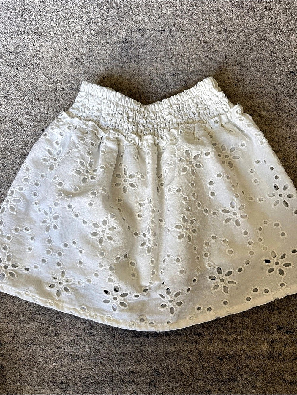 Girls Eyelet Skirt in White Size 4-5 Years Like New